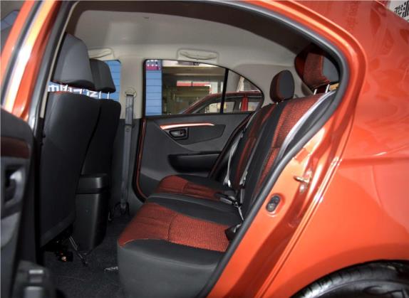 夏利N7 2015款 1.3L 自动尊贵型 车厢座椅   后排空间