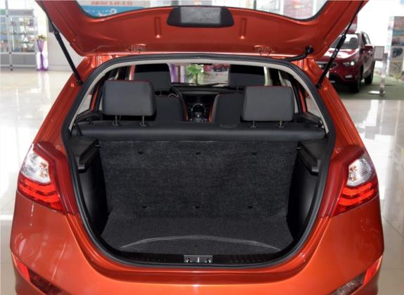 夏利N7 2015款 1.3L 自动尊贵型 车厢座椅   后备厢