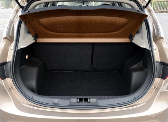 骏派D60 2015款 1.8L 自动尊贵型 车厢座椅   后备厢
