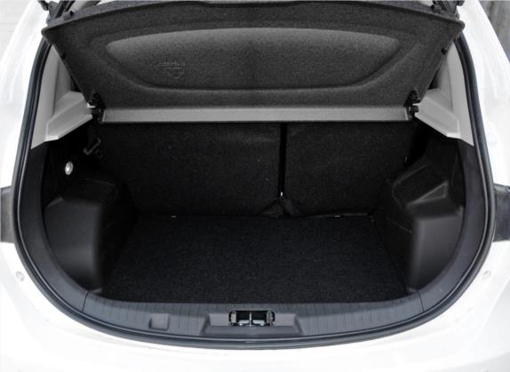 骏派D60 2015款 1.5L 手动舒适型 车厢座椅   后备厢