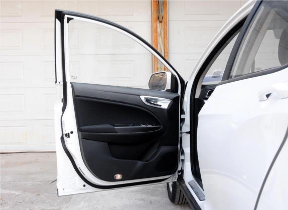 骏派D60 2015款 1.5L 手动舒适型 车厢座椅   前门板