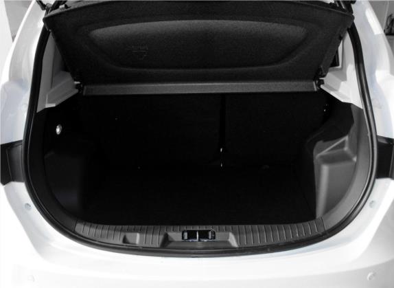 骏派D60 2015款 1.5L 手动豪华型 车厢座椅   后备厢