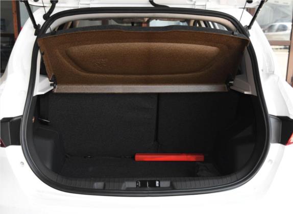 骏派D60 2015款 1.8L 自动舒适型 车厢座椅   后备厢
