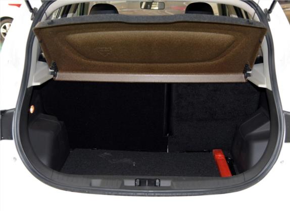 骏派D60 2015款 1.5L 手动豪华导航型 车厢座椅   后备厢