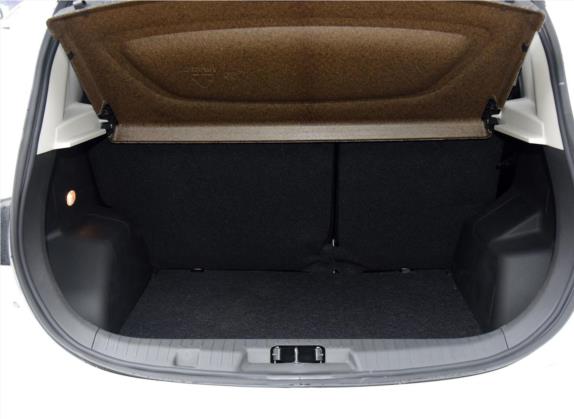 骏派D60 2016款 1.5L 手动豪华型 车厢座椅   后备厢