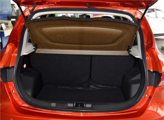 骏派D60 2016款 1.8L 自动尊贵型 车厢座椅   后备厢