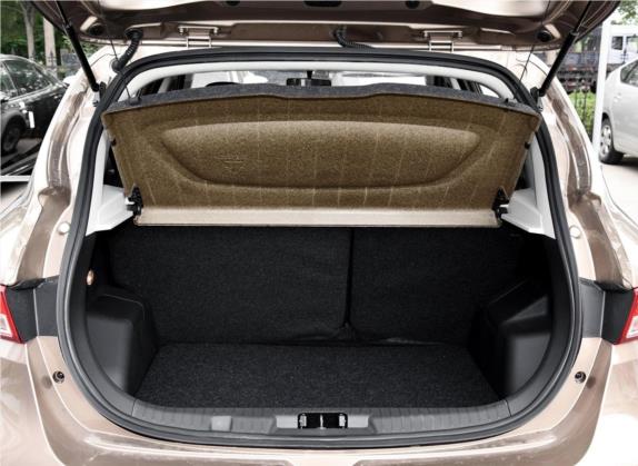 骏派D60 2017款 1.8L 自动尊贵型 车厢座椅   后备厢
