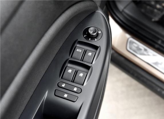 骏派D60 2017款 1.8L 自动尊贵型 车厢座椅   门窗控制