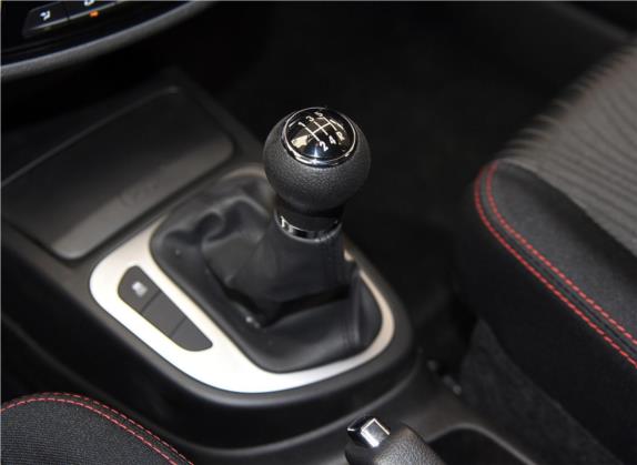 骏派D60 2017款 1.5L 手动进取型 中控类   挡把