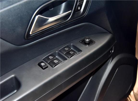骏派A70 2016款 1.6L 手动豪华型 车厢座椅   门窗控制