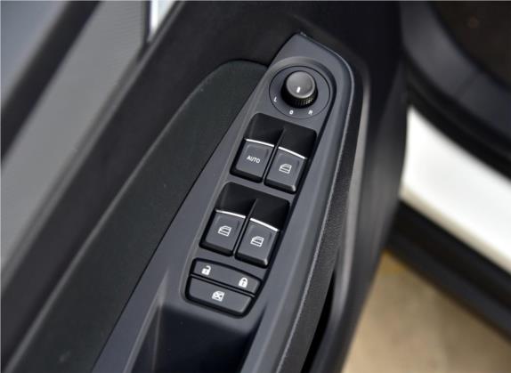 骏派A50 2018款 1.5L 手动豪华型 车厢座椅   门窗控制