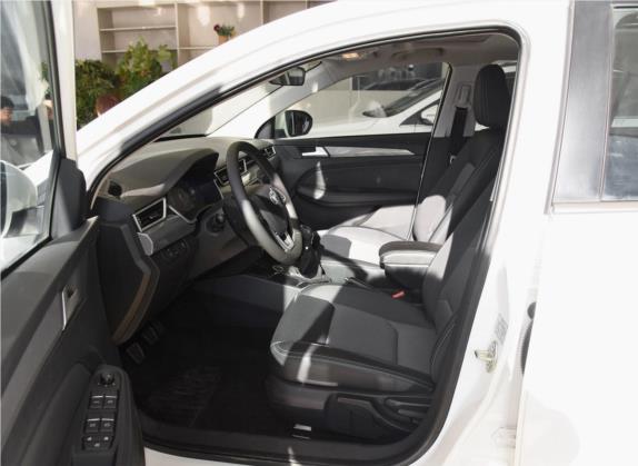 骏派A50 2018款 1.5L 手动智联豪华型 车厢座椅   前排空间