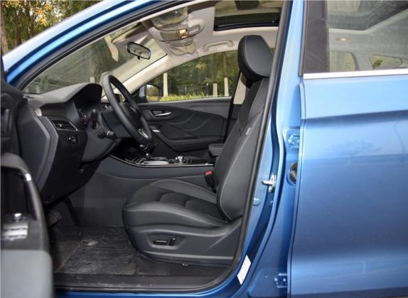 骏派D80 2019款 TD220 自动豪华型 车厢座椅   前排空间