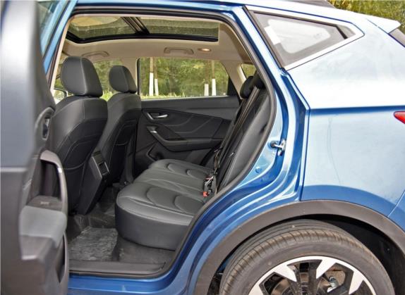 骏派D80 2019款 TD220 自动豪华型 车厢座椅   后排空间