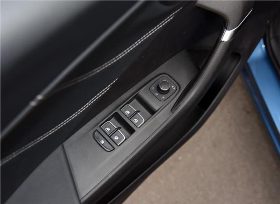 骏派D80 2019款 TD220 自动豪华型 车厢座椅   门窗控制
