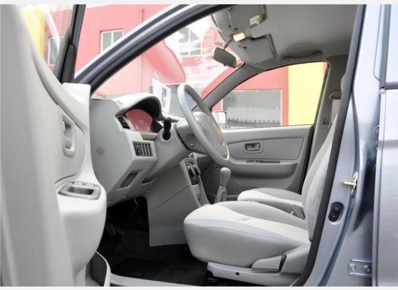 夏利N5 2010款 1.3L 手动豪华型 车厢座椅   前排空间