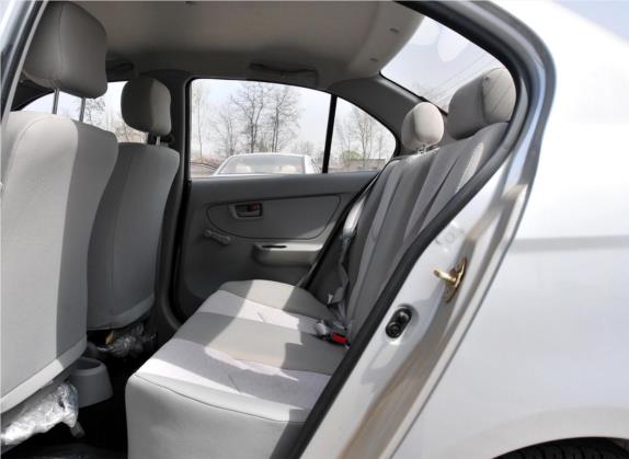 夏利N5 2011款 1.0L 手动标准型 车厢座椅   后排空间