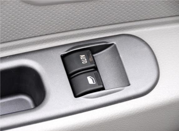夏利N5 2011款 1.0L 手动标准型 车厢座椅   门窗控制