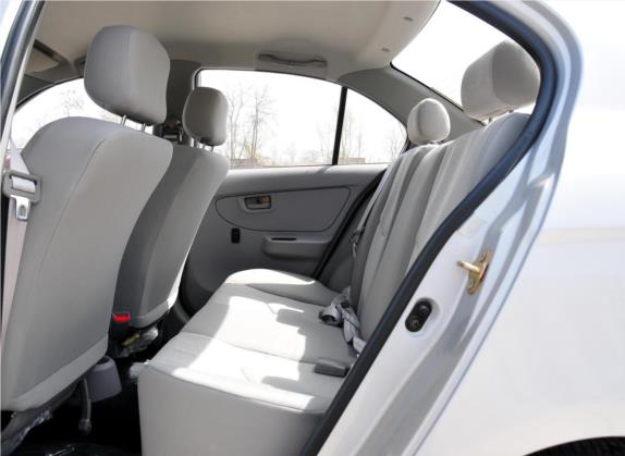 夏利N5 2011款 1.3L 手动标准型 车厢座椅   后排空间