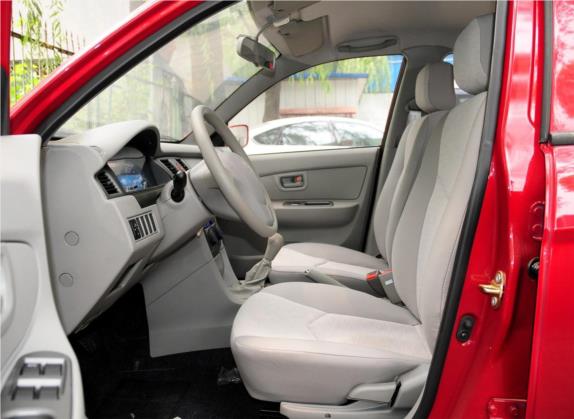 夏利N5 2011款 1.3L 手动豪华型 车厢座椅   前排空间