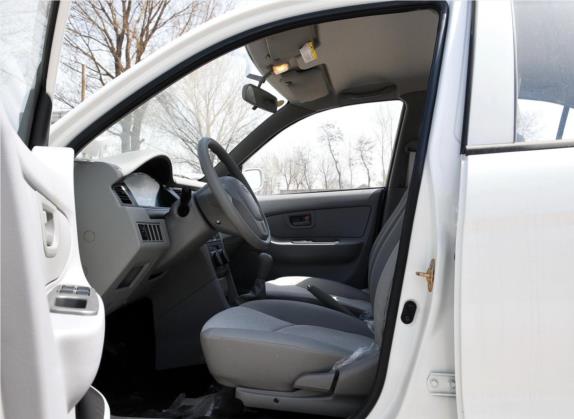 夏利N5 2011款 1.3L 手动豪华气囊型 车厢座椅   前排空间