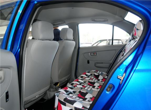 夏利N5 2013款 1.3L 手动豪华型 车厢座椅   后排空间