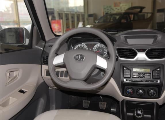 夏利N5 2014款 1.0L 手动舒适型 中控类   驾驶位