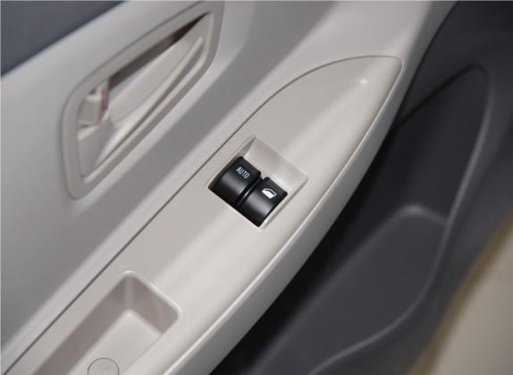 夏利N5 2014款 1.0L 手动舒适型 车厢座椅   门窗控制