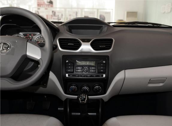 夏利N5 2014款 1.3L 手动舒适型 中控类   中控台