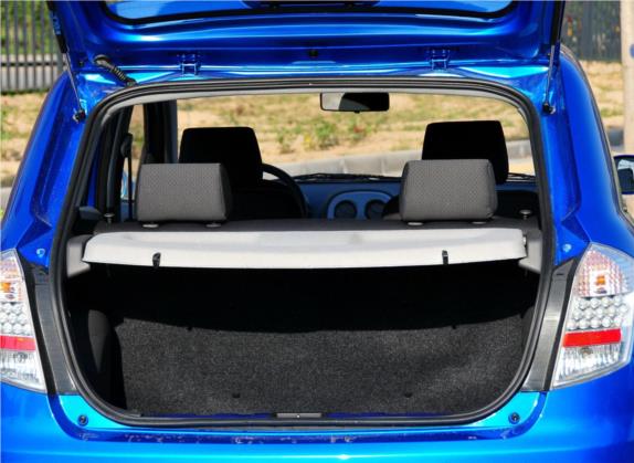 威志V2 2010款 1.3L AMT旗舰型 车厢座椅   后备厢