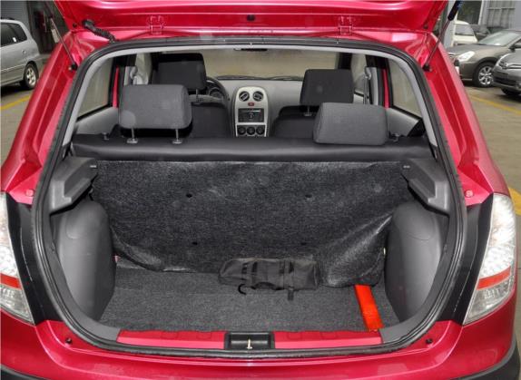 威志V2 2012款 CROSS 1.3L 手动豪华型 车厢座椅   后备厢
