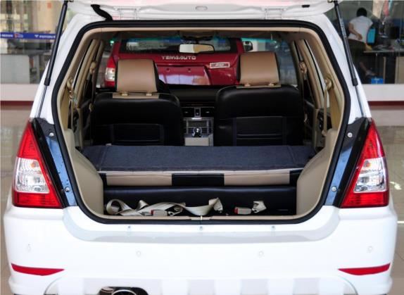 野马F10 2011款 1.5L 豪华型 车厢座椅   后备厢