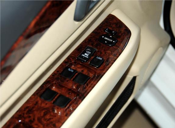 野马F10 2011款 1.5L 豪华型 车厢座椅   门窗控制