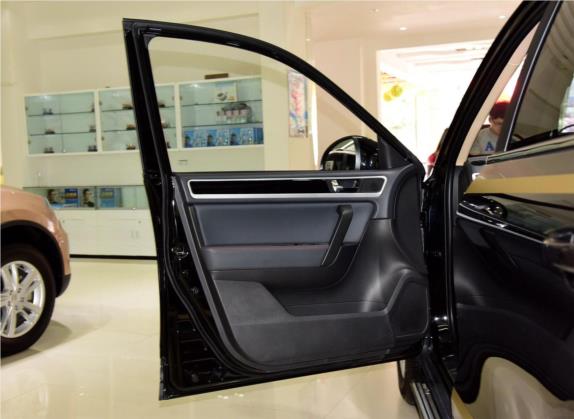 野马T70 2016款 1.8T CVT优雅型 7座 车厢座椅   前门板