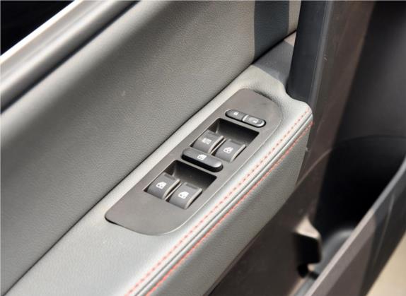 野马T70 2016款 升级版 1.8L 手动舒适型 车厢座椅   门窗控制