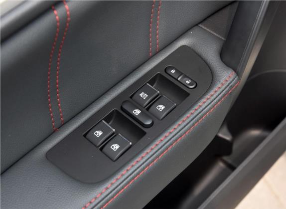 野马T70 2016款 升级版 1.5T 手动领先型 车厢座椅   门窗控制