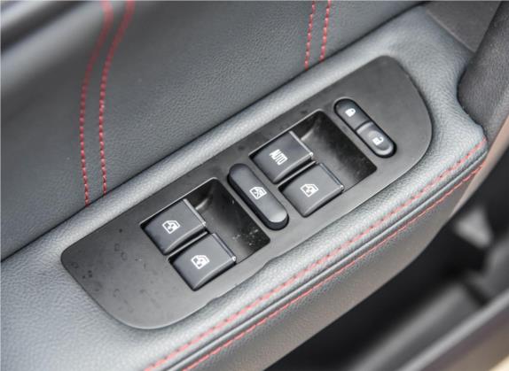 野马T70 2016款 升级版 1.5T 手动豪华型 车厢座椅   门窗控制
