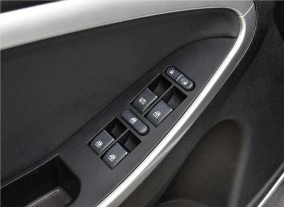 博骏 2019款 性能版 1.5T CVT领动型 车厢座椅   门窗控制