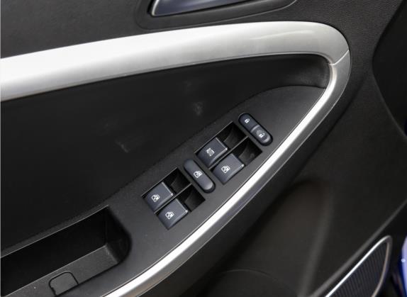 博骏 2021款 改款 运动版 1.5L 手动冠军版 车厢座椅   门窗控制