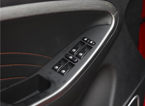博骏 2022款 1.5L 手动豪华型 车厢座椅   门窗控制
