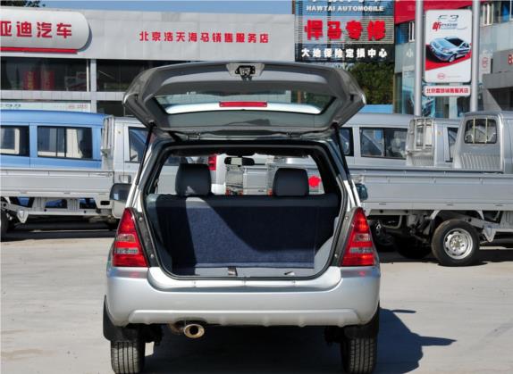野马F99 2010款 1.5L 舒适型 车厢座椅   后备厢