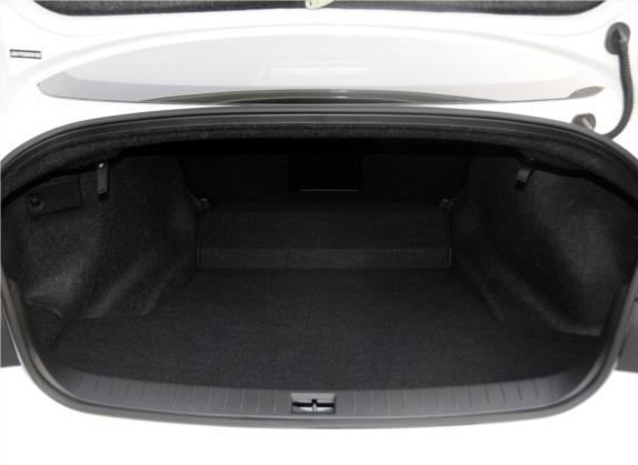英菲尼迪Q50L 2015款 2.0T 豪华版 车厢座椅   后备厢