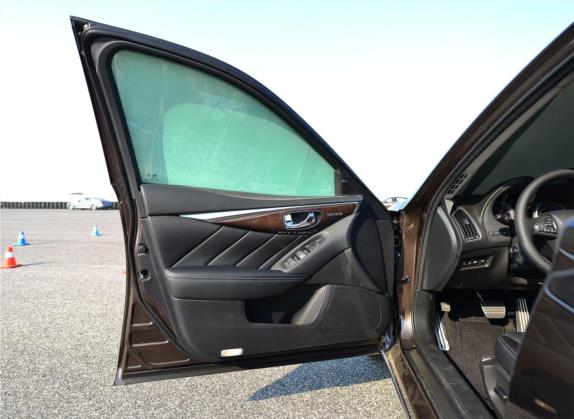 英菲尼迪Q50L 2015款 2.0T 豪华运动版 车厢座椅   前门板