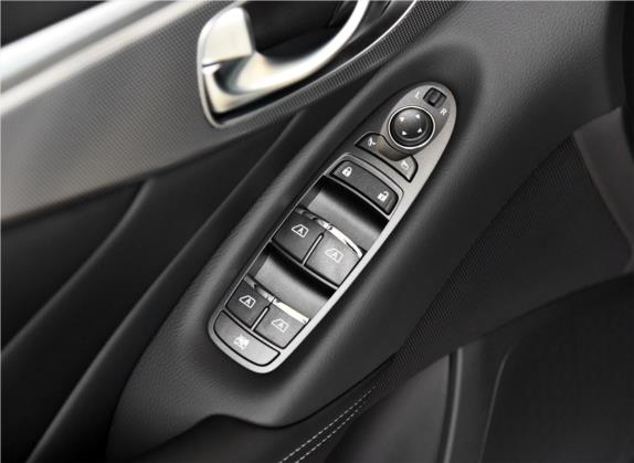 英菲尼迪Q50L 2016款 2.0T 进取版 车厢座椅   门窗控制