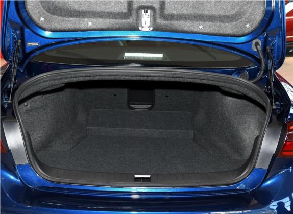 英菲尼迪Q50L 2018款 2.0T 逸享版 国V 车厢座椅   后备厢