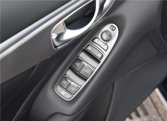 英菲尼迪Q50L 2018款 2.0T 逸享版 国VI 车厢座椅   门窗控制