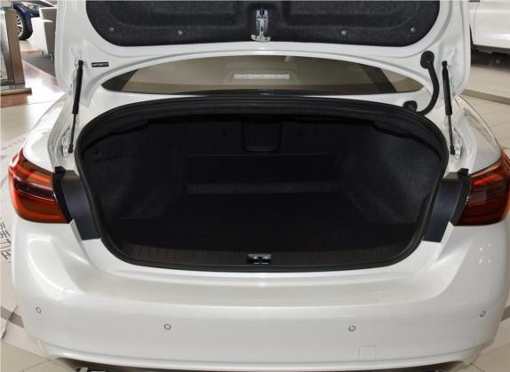 英菲尼迪Q50L 2019款 2.0T 30周年限量版 车厢座椅   后备厢