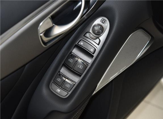 英菲尼迪Q50L 2019款 2.0T 30周年限量版 车厢座椅   门窗控制