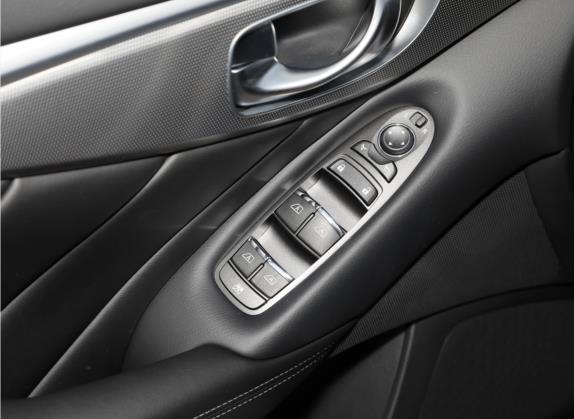 英菲尼迪Q50L 2022款 2.0T 逸享版 车厢座椅   门窗控制