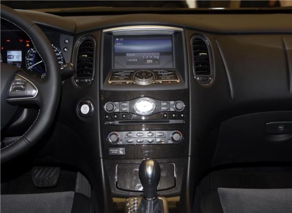 英菲尼迪QX50 2015款 2.5L 舒适版 中控类   中控台